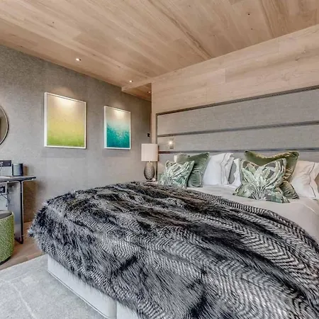Villa 7br Ski-in Ski-out Chalet In Courchevel