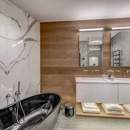 7br Ski-in Ski-out Chalet In